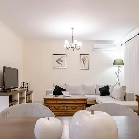 Diogenis House بيت للعطل اليكاناس