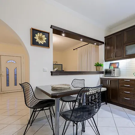 بيت للعطل Diogenis House